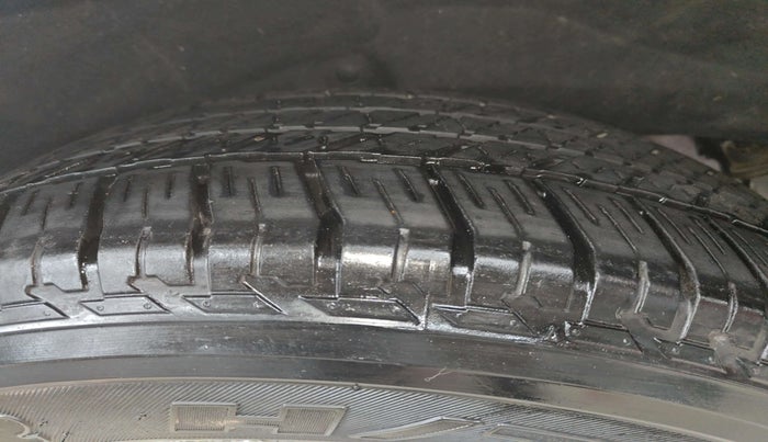 2019 Mahindra ALTURAS G4 4WD AT, Diesel, Automatic, 1,05,681 km, Left Front Tyre Tread