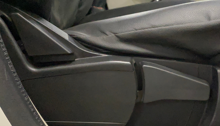 2021 Renault TRIBER RXZ, Petrol, Manual, 13,492 km, Driver Side Adjustment Panel