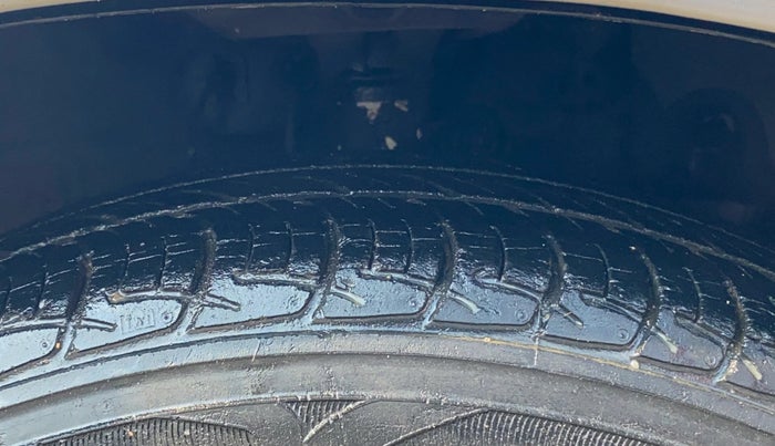 2015 Honda Brio VX MT, Petrol, Manual, 37,813 km, Right Front Tyre Tread