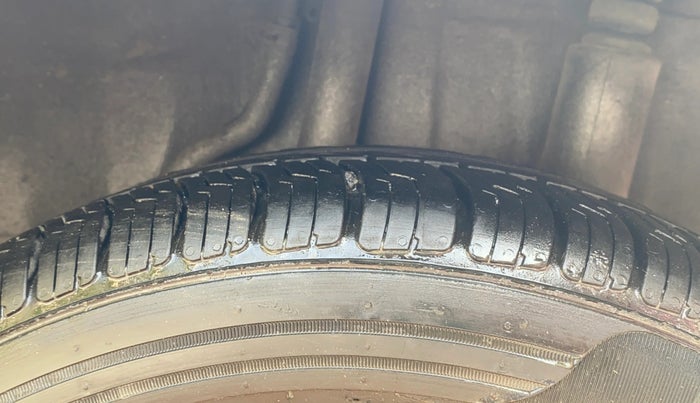 2015 Honda Brio VX MT, Petrol, Manual, 37,813 km, Left Rear Tyre Tread