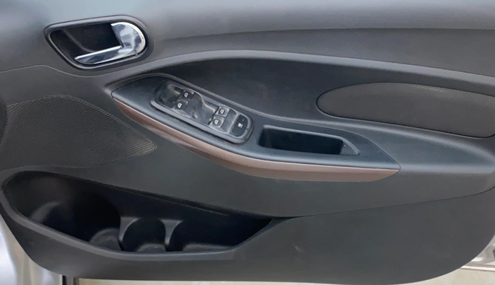 2018 Ford FREESTYLE TITANIUM 1.2 PETROL, Petrol, Manual, 76,412 km, Driver Side Door Panels Control