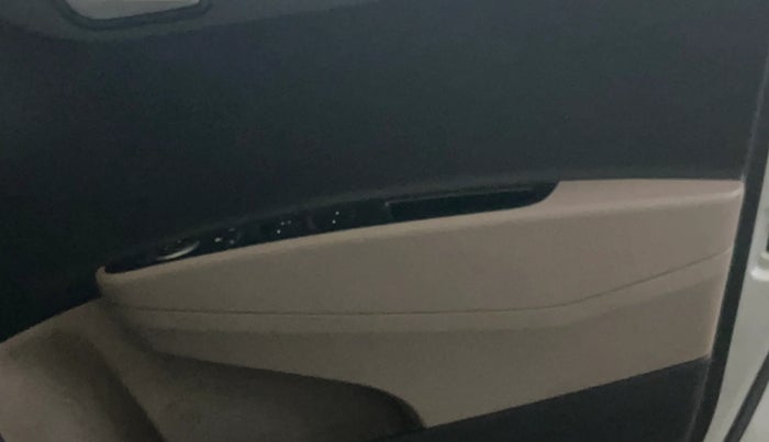 2014 Hyundai Xcent S 1.2, Petrol, Manual, 65,939 km, Driver Side Door Panels Control