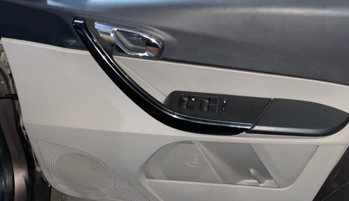 2018 Tata Tiago XZ PETROL, Petrol, Manual, 13,866 km, Driver Side Door Panels Control