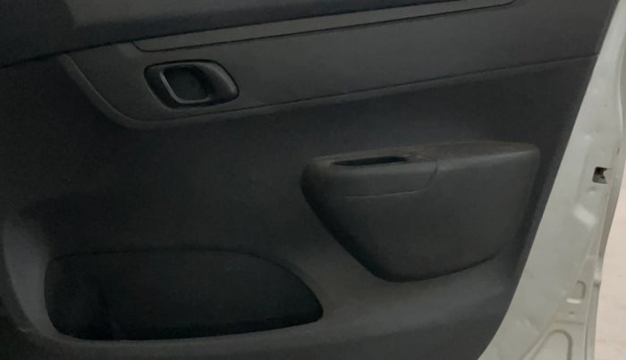 2016 Renault Kwid RXT 0.8, Petrol, Manual, 63,083 km, Driver Side Door Panels Control