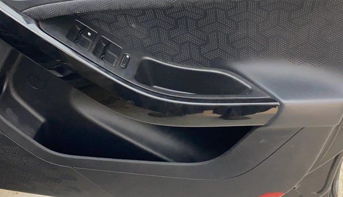 2022 Tata NEXON XZA PLUS DIESEL DARK EDITION, Diesel, Automatic, 25,217 km, Driver Side Door Panels Control