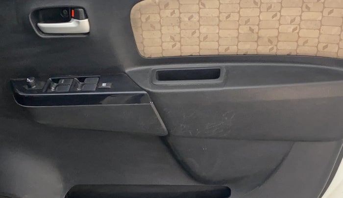 2018 Maruti Wagon R 1.0 VXI, Petrol, Manual, 30,643 km, Driver Side Door Panels Control