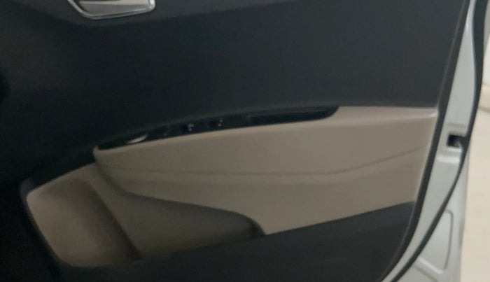 2015 Hyundai Grand i10 SPORTZ 1.2 KAPPA VTVT, CNG, Manual, 75,804 km, Driver Side Door Panels Control