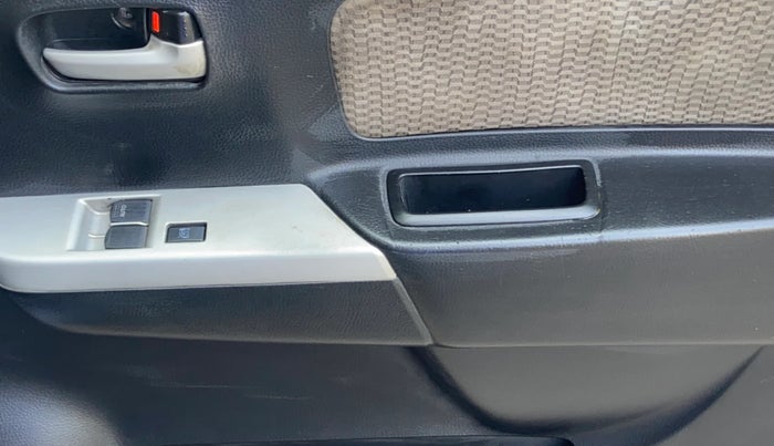 2013 Maruti Wagon R 1.0 LXI, Petrol, Manual, 97,872 km, Driver Side Door Panels Control