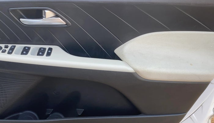 2023 Hyundai Verna SX 1.5 VTVT, Petrol, Manual, 57,202 km, Driver Side Door Panels Control