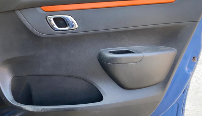 2021 Renault Kwid CLIMBER 1.0 (O), Petrol, Manual, 77,191 km, Driver Side Door Panels Control