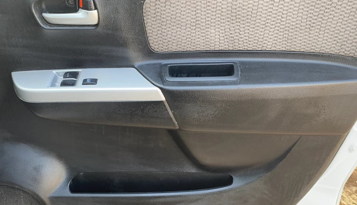 2015 Maruti Wagon R 1.0 LXI, Petrol, Manual, 45,047 km, Driver Side Door Panels Control