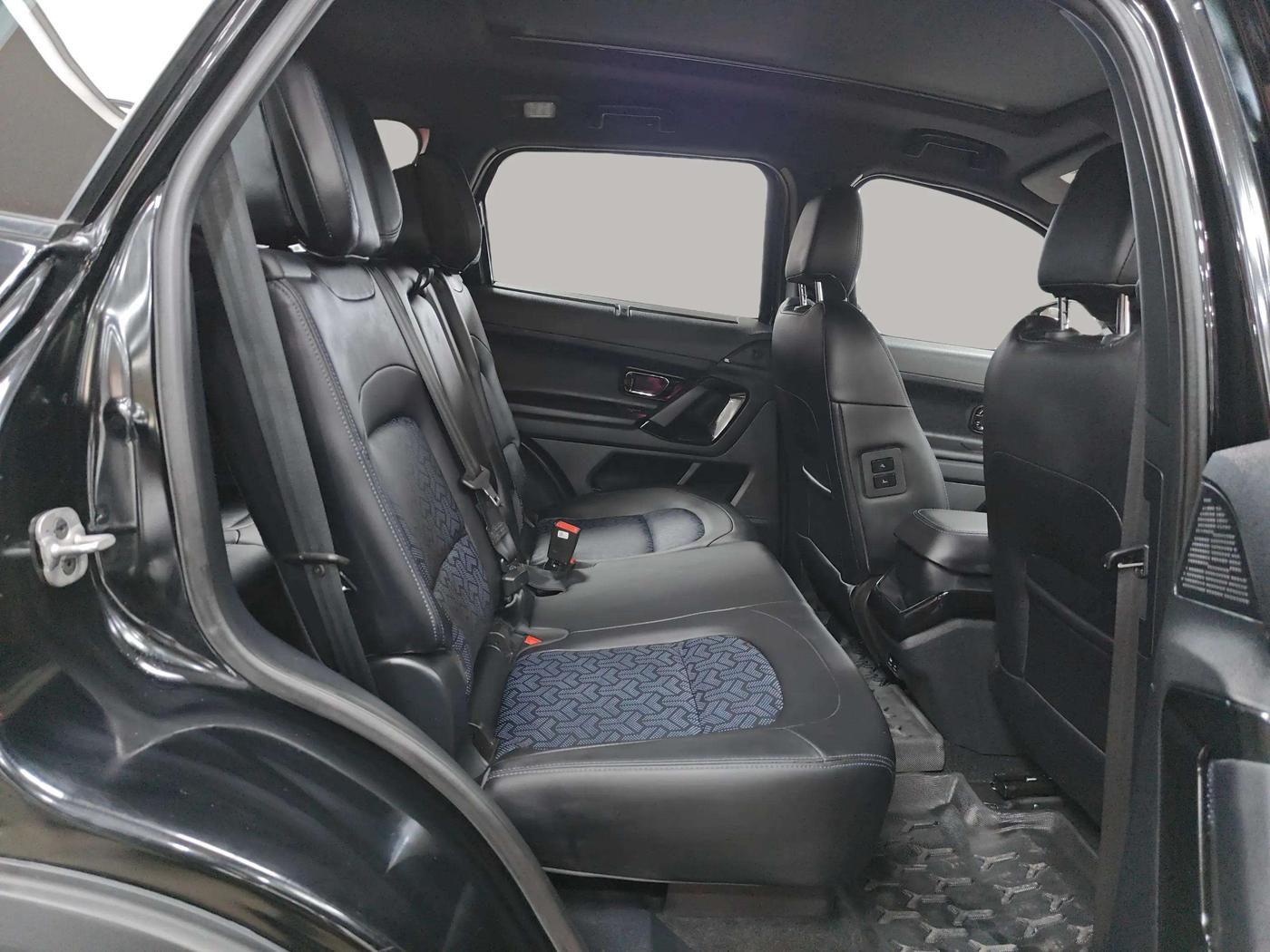 2024 Tata Safari ACCOMPLISHED DARK EDITION AT, Diesel, Automatic, 5,733 km, Right Side Rear Door Cabin