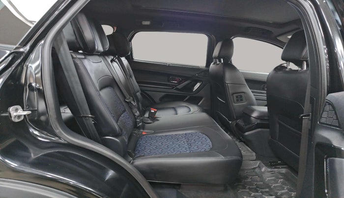 2024 Tata Safari ACCOMPLISHED DARK EDITION AT, Diesel, Automatic, 5,733 km, Right Side Rear Door Cabin