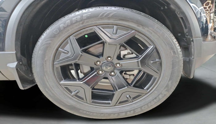 2024 Tata Safari ACCOMPLISHED DARK EDITION AT, Diesel, Automatic, 5,733 km, Right Front Wheel