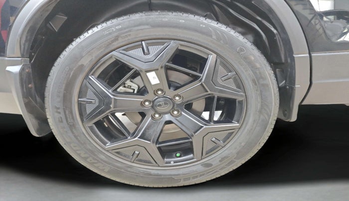 2024 Tata Safari ACCOMPLISHED DARK EDITION AT, Diesel, Automatic, 5,733 km, Right Rear Wheel