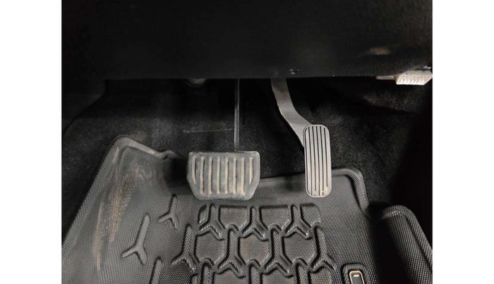 2024 Tata Safari ACCOMPLISHED DARK EDITION AT, Diesel, Automatic, 5,733 km, Pedals