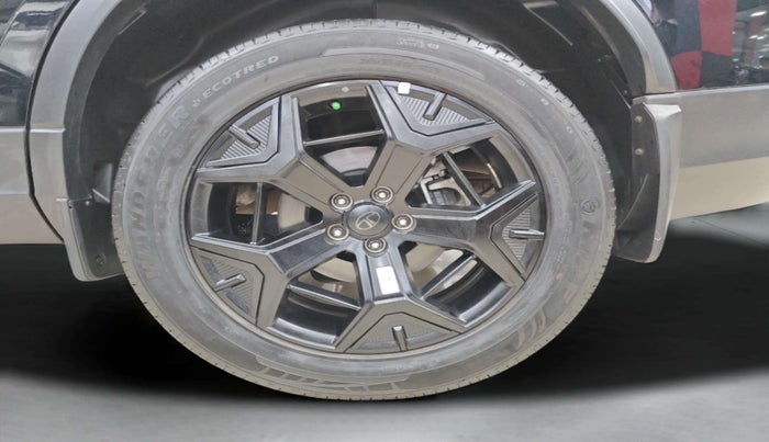 2024 Tata Safari ACCOMPLISHED DARK EDITION AT, Diesel, Automatic, 5,733 km, Left Rear Wheel