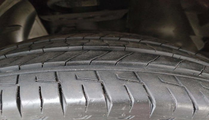 2024 Tata Safari ACCOMPLISHED DARK EDITION AT, Diesel, Automatic, 5,733 km, Left Front Tyre Tread