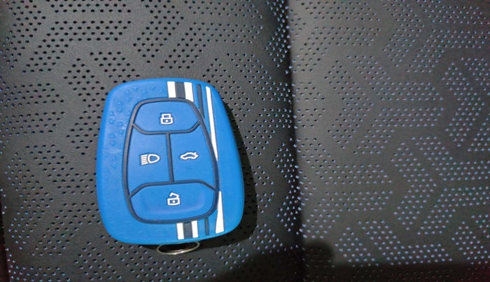 2024 Tata Safari ACCOMPLISHED DARK EDITION AT, Diesel, Automatic, 5,733 km, Key Close Up