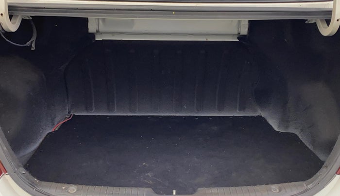 2014 Hyundai Verna FLUIDIC 1.6 CRDI SX AT, Diesel, Automatic, 68,737 km, Boot Inside