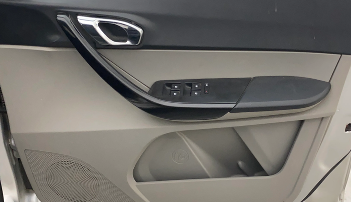 2017 Tata Tiago XZ PETROL, Petrol, Manual, 25,967 km, Driver Side Door Panels Control
