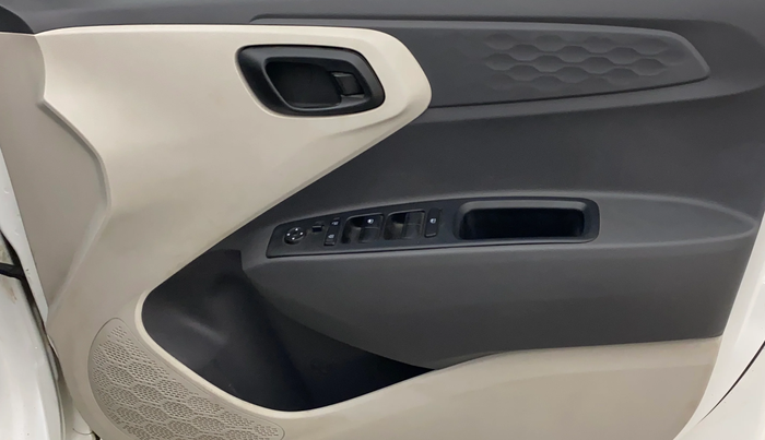 2021 Hyundai AURA S 1.2 CNG, CNG, Manual, 39,195 km, Driver Side Door Panels Control