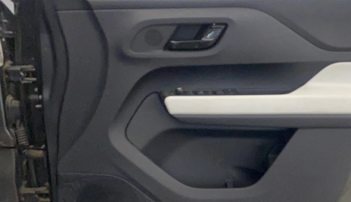 2022 Tata PUNCH ACCOMPLISHED MT, Petrol, Manual, 17,667 km, Driver Side Door Panels Control