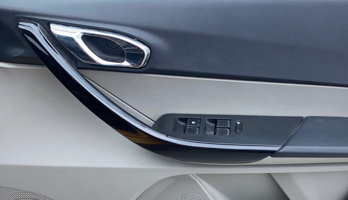 2018 Tata Tiago XZ PETROL, Petrol, Manual, 39,422 km, Driver Side Door Panels Control