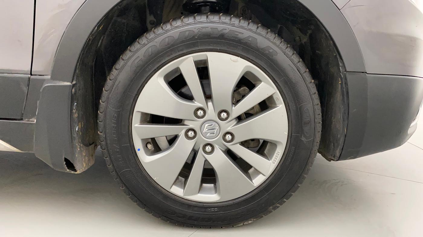2016 Maruti S Cross ZETA 1.3, Diesel, Manual, 78,922 km, Right Front Wheel