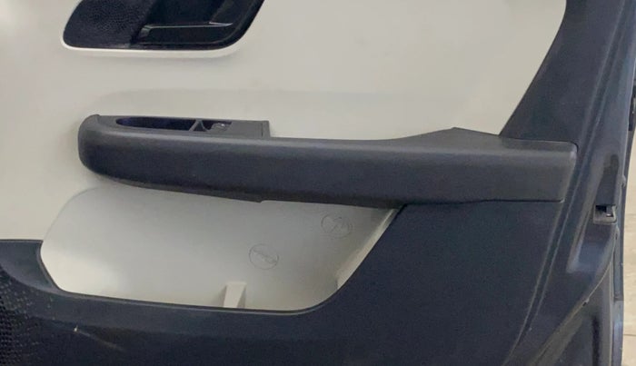 2021 Tata ALTROZ XE PETROL, Petrol, Manual, 25,547 km, Driver Side Door Panels Control