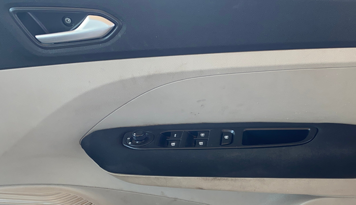 2021 Renault TRIBER RXZ, Petrol, Manual, 53,424 km, Driver Side Door Panels Control