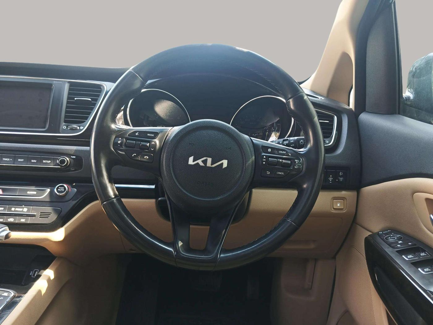 2021 KIA CARNIVAL LIMOUSINE PLUS 2.2 7 STR, Diesel, Automatic, 1,25,850 km, Steering Wheel Close Up