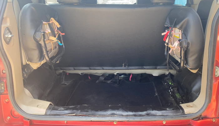 2017 Mahindra TUV300 T8, Diesel, Manual, 65,765 km, Boot Inside