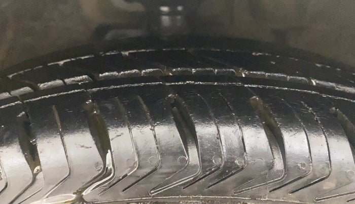 2016 Maruti Celerio ZXI, Petrol, Manual, 60,987 km, Right Front Tyre Tread