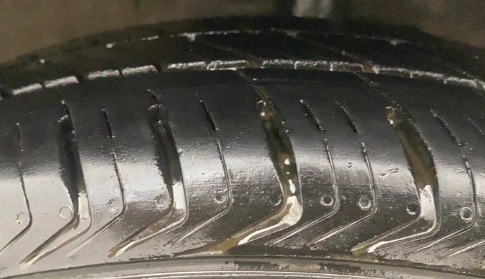 2016 Maruti Celerio ZXI, Petrol, Manual, 60,987 km, Left Front Tyre Tread