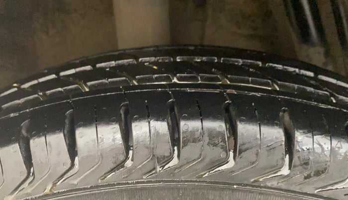 2016 Renault Kwid RXT 0.8, Petrol, Manual, 58,960 km, Right Rear Tyre Tread