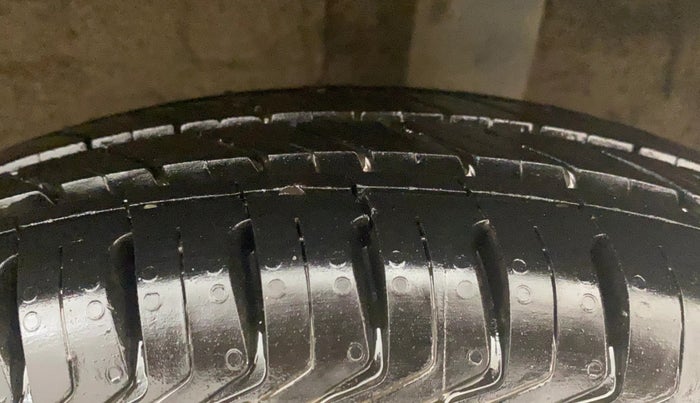 2016 Renault Kwid RXT 0.8, Petrol, Manual, 58,960 km, Left Rear Tyre Tread
