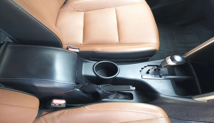 2022 Toyota Innova Crysta 2.4 ZX AT 7 STR, Diesel, Automatic, 1,34,428 km, Gear Lever