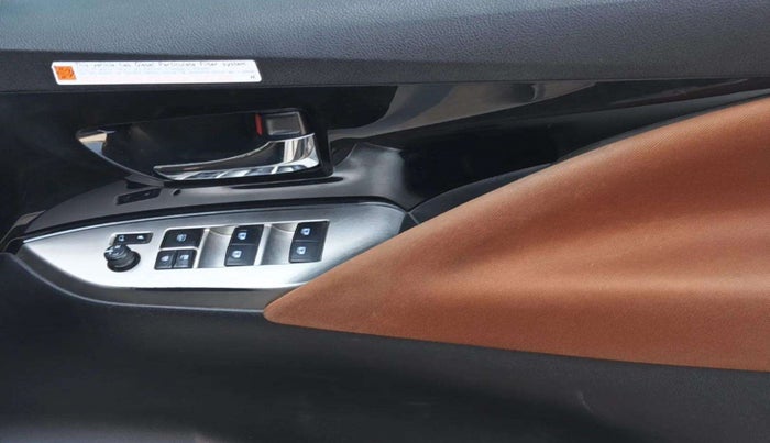 2022 Toyota Innova Crysta 2.4 ZX AT 7 STR, Diesel, Automatic, 1,34,428 km, Driver Side Door Panels Control