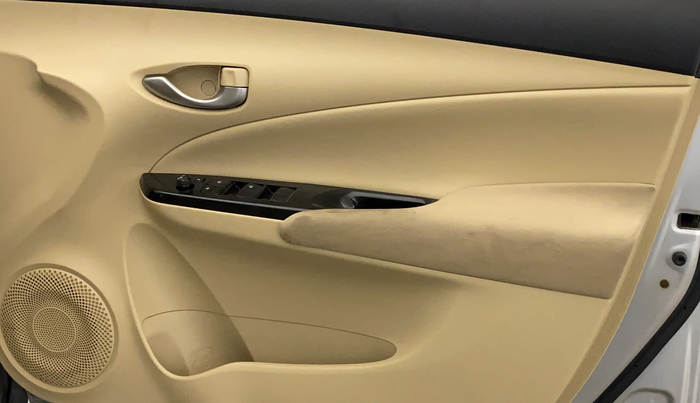 2020 Toyota YARIS G MT, Petrol, Manual, 70,513 km, Driver Side Door Panels Control