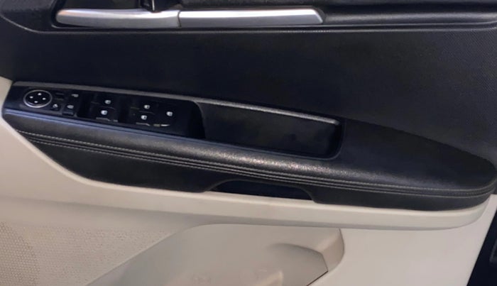 2021 KIA SONET HTX 1.0 IMT, Petrol, Manual, 39,012 km, Driver Side Door Panels Control