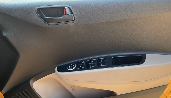 2016 Hyundai Grand i10 MAGNA 1.2 KAPPA VTVT, Petrol, Manual, 36,056 km, Driver Side Door Panels Control