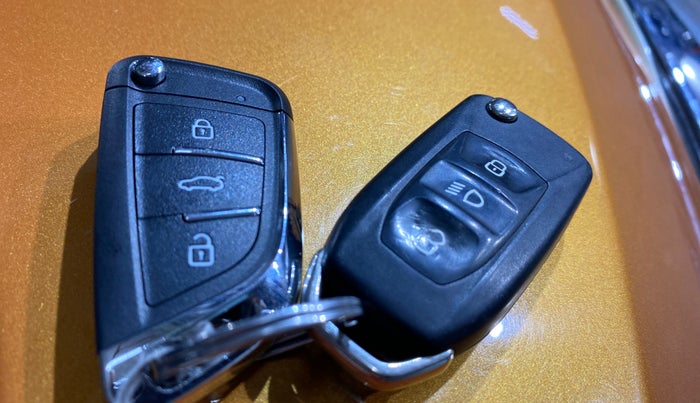 2018 Tata Tiago XZ PETROL, Petrol, Manual, 19,165 km, Key Close Up