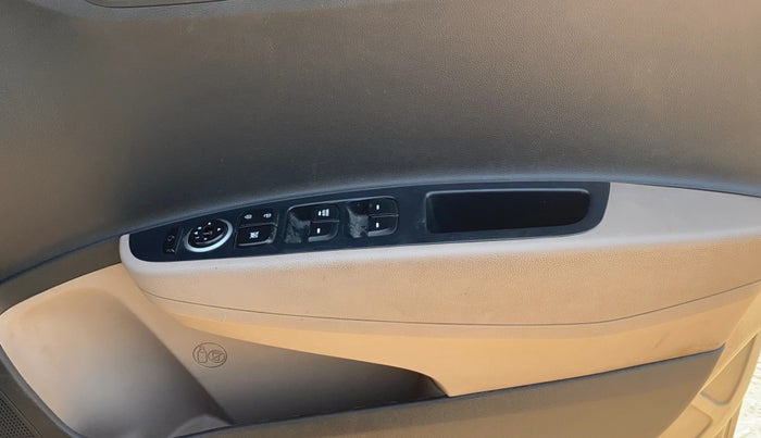 2016 Hyundai Grand i10 ASTA 1.2 KAPPA VTVT, Petrol, Manual, 1,31,515 km, Driver Side Door Panels Control