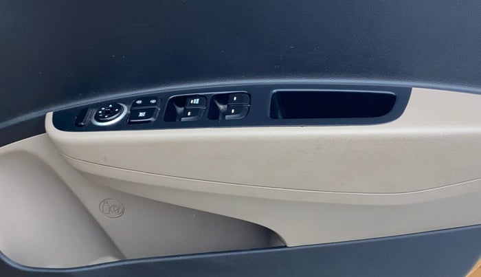 2016 Hyundai Grand i10 SPORTZ 1.2 KAPPA VTVT, Petrol, Manual, 62,275 km, Driver Side Door Panels Control