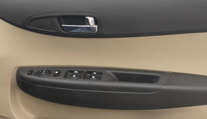 2013 Hyundai i20 SPORTZ 1.2, Petrol, Manual, 49,054 km, Driver Side Door Panels Control