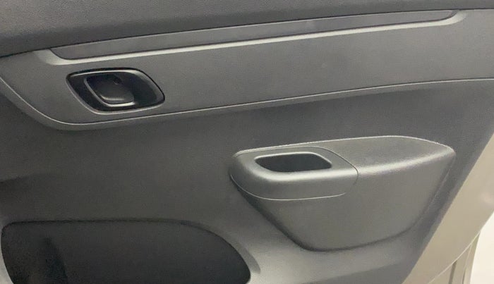 2016 Renault Kwid RXT 0.8 (O), Petrol, Manual, 67,358 km, Driver Side Door Panels Control