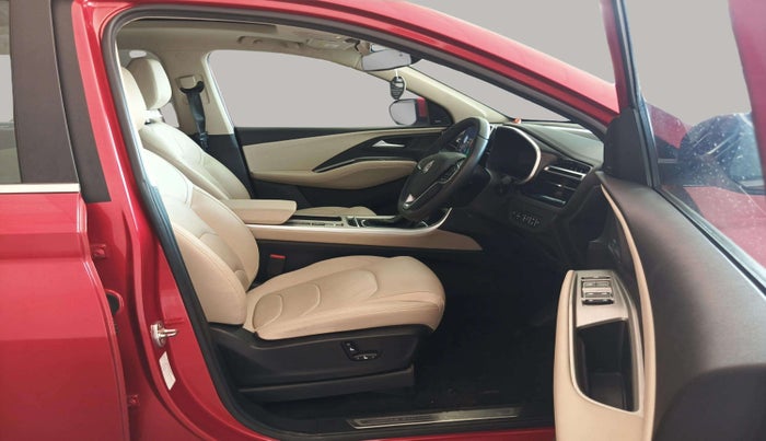 2024 MG HECTOR SAVVY PRO 1.5 TURBO CVT PETROL, Petrol, Automatic, 15,213 km, Right Side Front Door Cabin