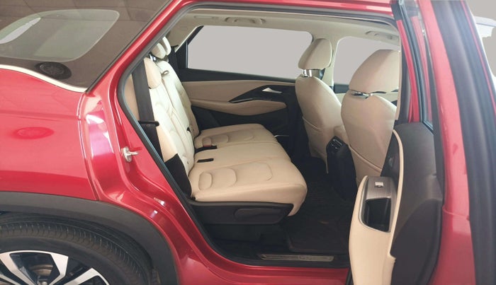 2024 MG HECTOR SAVVY PRO 1.5 TURBO CVT PETROL, Petrol, Automatic, 15,213 km, Right Side Rear Door Cabin