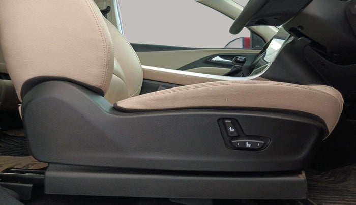 2024 MG HECTOR SAVVY PRO 1.5 TURBO CVT PETROL, Petrol, Automatic, 15,213 km, Driver Side Adjustment Panel